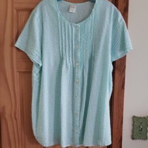 SALE... EUC Cute Seersucker Top🩵💜